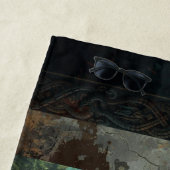 "Le Chercheur" serviette de plage au dragon sous-m (En situation)