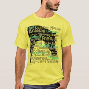 Le cheval multiplie le jaune du T-shirt des hommes