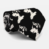 Le chien de traîneau sibérien attache les cravates (Roulé)