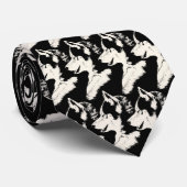 Le chien de traîneau sibérien attache les cravates (Roulé)