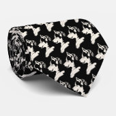 Le chien de traîneau sibérien attache les cravates (Roulé)