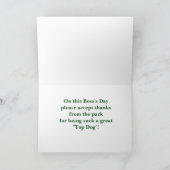 Le chien mangent la carte du jour du patron du (Intérieur)