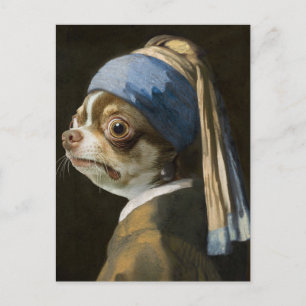 Le Chihuahua avec une carte postale à oreille perl