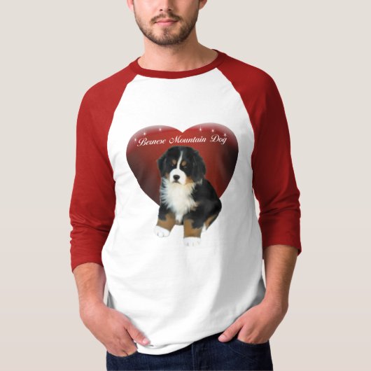 Le chiot de MadDog dans un T-shirt de coeur (Devant)