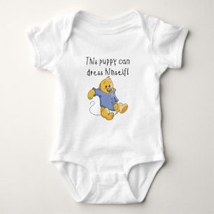 Le chiot habillent des T-shirts et des cadeaux