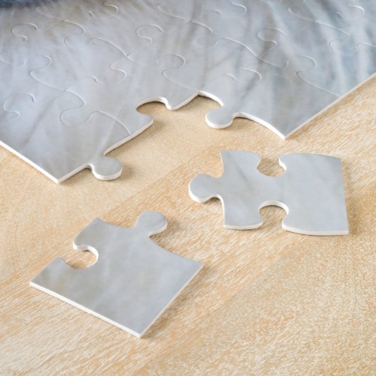 Le chiot observe le puzzle (Côté)