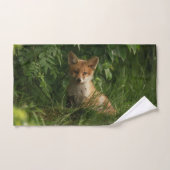Le chou renard dans une forêt verte (Serviette à main)