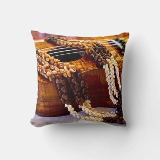 Le coussin présente une image détaillée d'un ukule