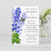 Le delphinium bleu fleurit le faire-part de (Debout devant)