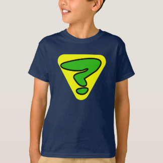Le détective superbe badine le T-shirt