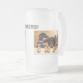 Le dobermann encourage la tasse (Devant droit)
