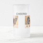 Le dobermann encourage la tasse (Centre)