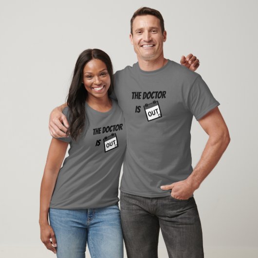 Le docteur est en T-shirt ou en sortie (Unisexe)