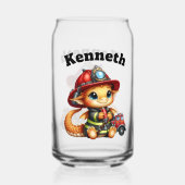 Le dragon de bébé joue dans l'équipement de pompie (Recto)