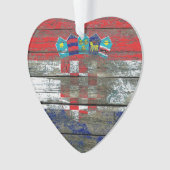 Le drapeau croate sur le bois rugueux embarque (devant)