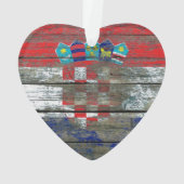 Le drapeau croate sur le bois rugueux embarque (dos)