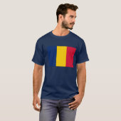 Le Drapeau des T-Shirts de Chad Mens. (Devant entier)