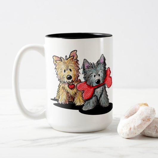 Le Duo de Cairn Terrier, Mug à café à deux tons (Avec donut)