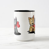 Le Duo de Cairn Terrier, Mug à café à deux tons (Centre)