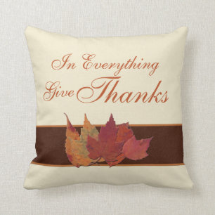 Le feuille d'automne enorme donne le coussin de