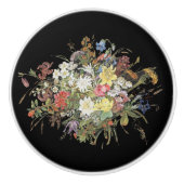 Le fleur sauvage alpin fleurit le bouton (Devant)