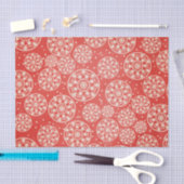 Le flocon de neige rouge entoure le papier de soie (Artisanat)