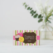 Le gâteau mignon et espiègle saute des cartes de (Debout devant)