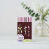 Le gâteau saute des cartes de visite (Debout devant)