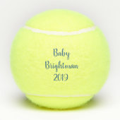 Le genre de garçon indiquent la balle de tennis (Dos)