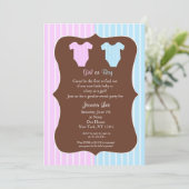 Le genre indiquent des invitations de baby shower (Debout devant)