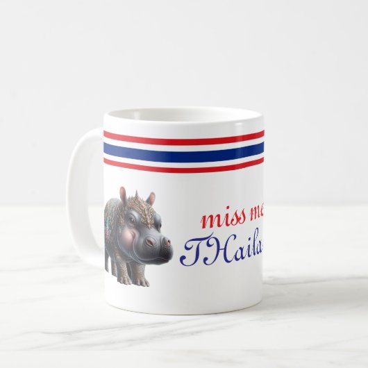 Le gracieux hippopotame thaï, moo deng mug (Devant gauche)