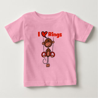 Le gymnaste aime des T-shirts et des cadeaux