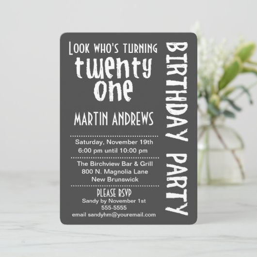 Le Invitation d'anniversaire de Black/White Look (Debout devant)