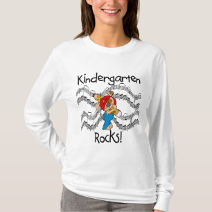 Le jardin d'enfants de chiot bascule des T-shirts
