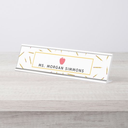 Le jaune crayonne la plaque signalétique rose de (Devant)