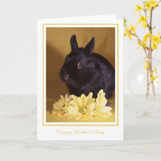 Le jour de mère - carte de voeux de lapin et de (Fleur jaune)
