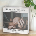 Le jour où j'ai rencontré mon père Photo première<br><div class="desc">Ajoutez une photo de votre bébé le jour où ils ont rencontré leur père,  ainsi que leur nom et leur date de naissance pour un cadeau de première Fête des pères qui sera chéri pour toujours.</div>