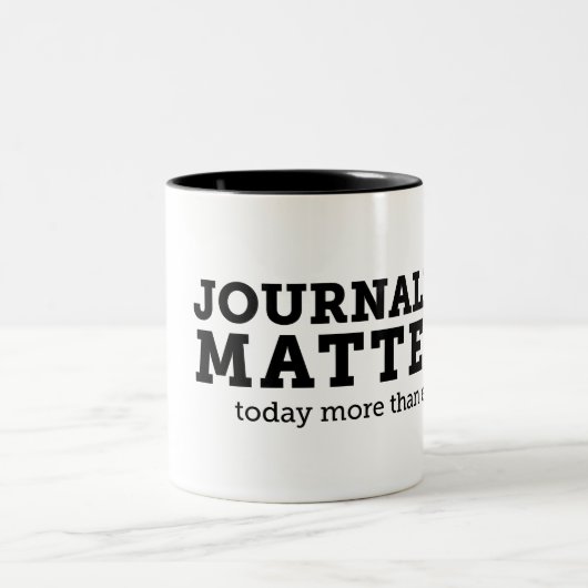 Le journalisme importe aujourd'hui tasse (Centre)