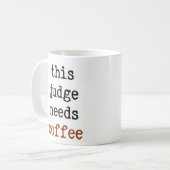 Le juge a besoin de café Mug (Devant gauche)