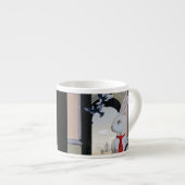 Le lapin blanc va dans la tasse de Paris Expresso (Devant droit)