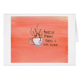 Le lapin de tasse de thé prend Bath. Dans le thé !