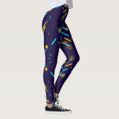 Le legging présente un fond violet foncé (Droite)