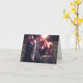 Le lion de Judah tient avec moi la carte de note (Fleur jaune)