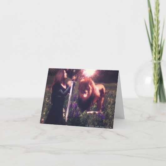 Le lion de Judah tient avec moi la carte de note (Devant)