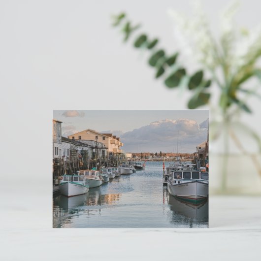 Le long de la carte postale de docks (Debout devant)