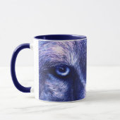 Le loup bleu observe la tasse (Gauche)