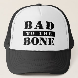 Le mauvais au casquette de camionneur d'os