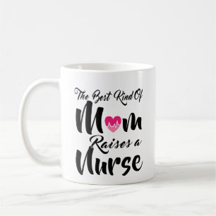 Le meilleur genre de maman soulève une tasse
