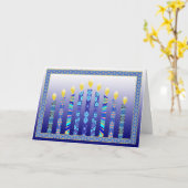 Le menorah de Hanoukka mire la carte (Fleur jaune)