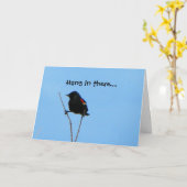 Le merle à ailes rouges obtiennent la carte bonne (Fleur jaune)